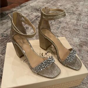 Jewel by Badgley Mischka Natala Size 5.5 Gold Glitter Heels